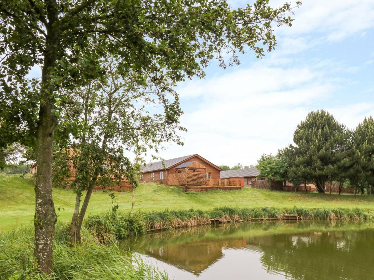 Makins Lodges Nuneaton Exteriör bild